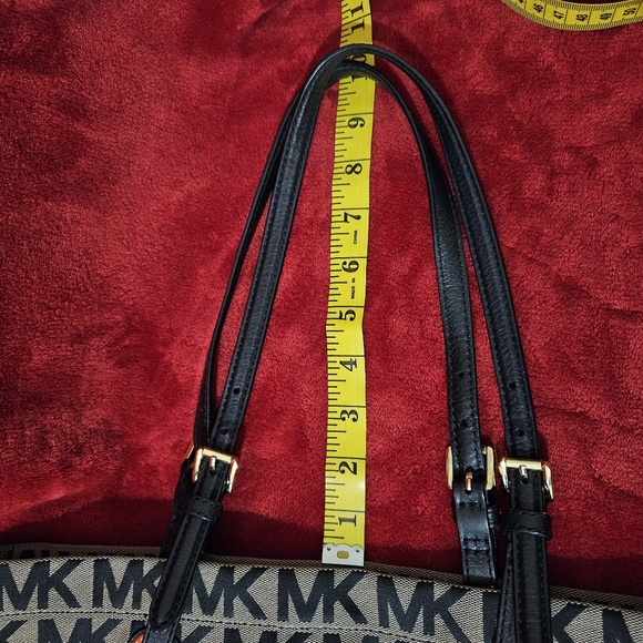 Beautiful Michael Kors Large Signature Tote/Shoulder Bag - Picture 6 of 12